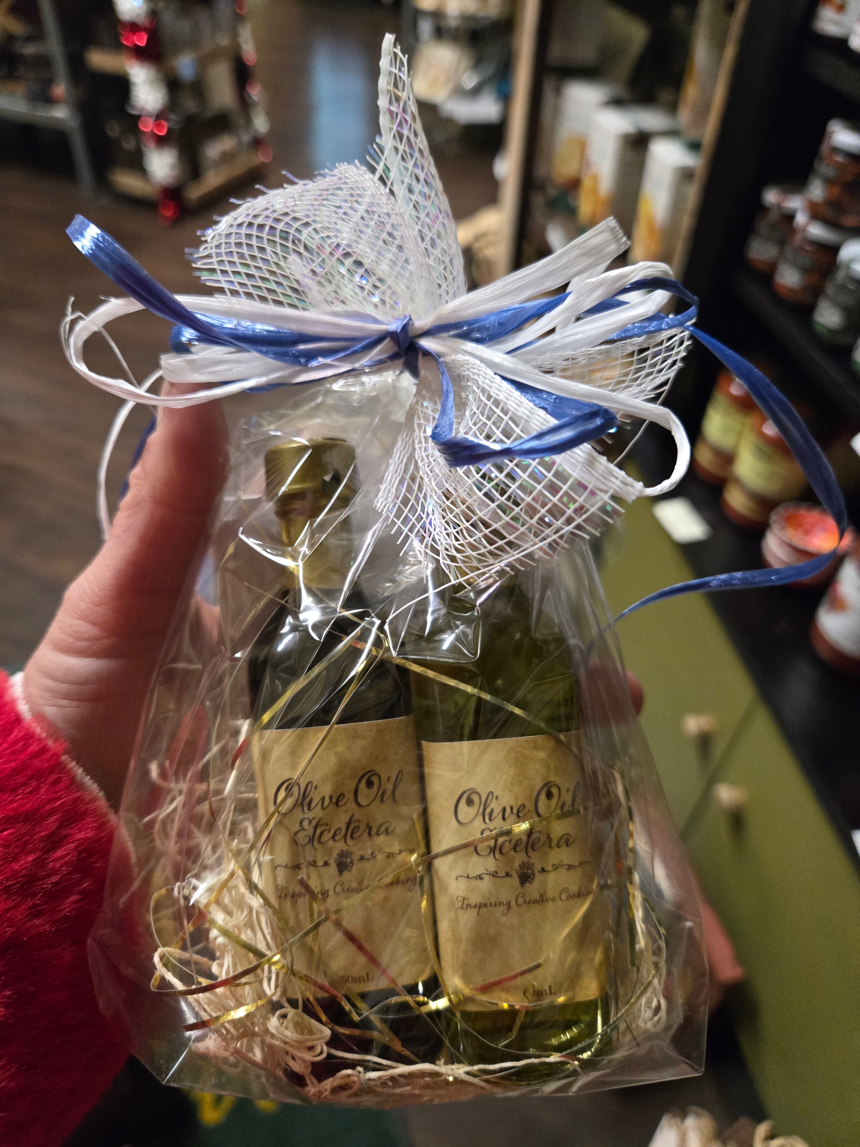 Winter Cello Bag with a Bottle of Olive Oil & Balsamic Vinegar - Olive Oil Etcetera